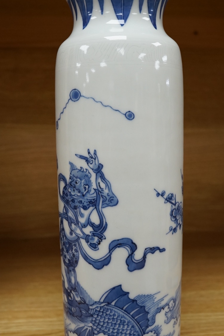 A small Chinese blue and white Rolwagen vase, 27cm